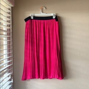 Torrid pink pleated skirt